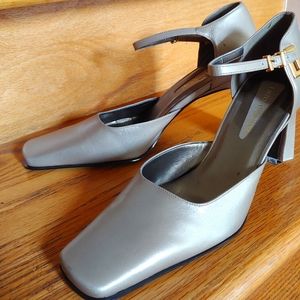Enzo Angiolini Taupe Vintage Heels